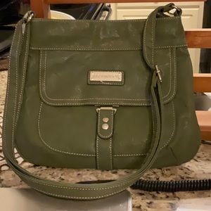 SAG HARBOR OLIVE CROSSBODY BAG.